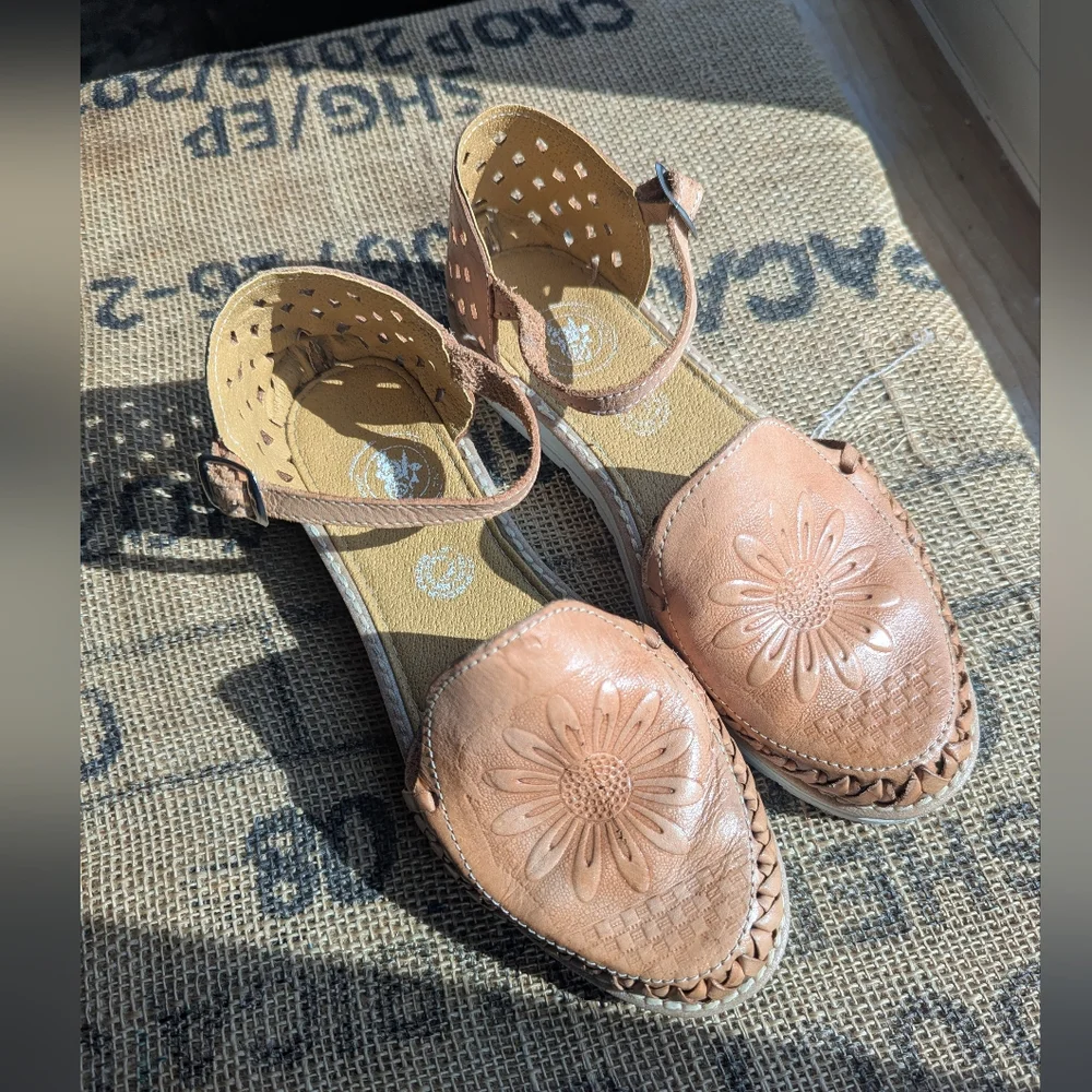 Women's Tan Leather Sandals With Floral Design - Picture 1 of 4